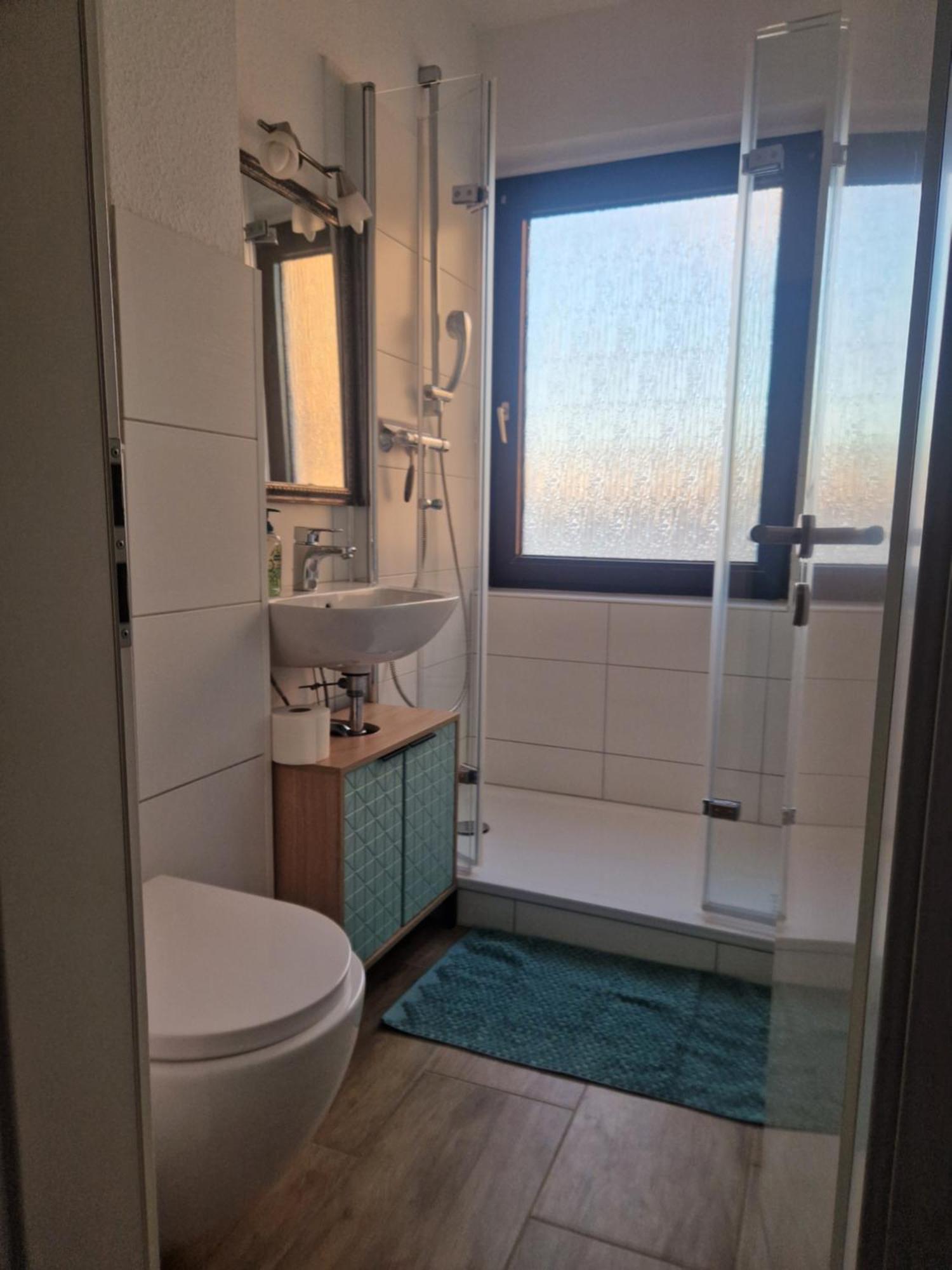 Privates, Gemuetliches Appartement Neuss Buitenkant foto